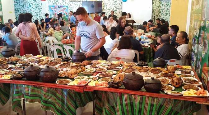 Gloria’s Boodle Fight Seafoods and Grill – Digos City – Davao del Sur